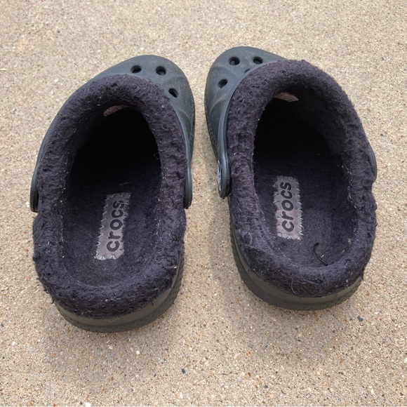 Black size 6-7 toddler Crocs - Picture 5 of 10